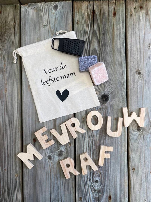 Cadeauzakje ''Leefste mam'' + rasp en 2 amberblokjes