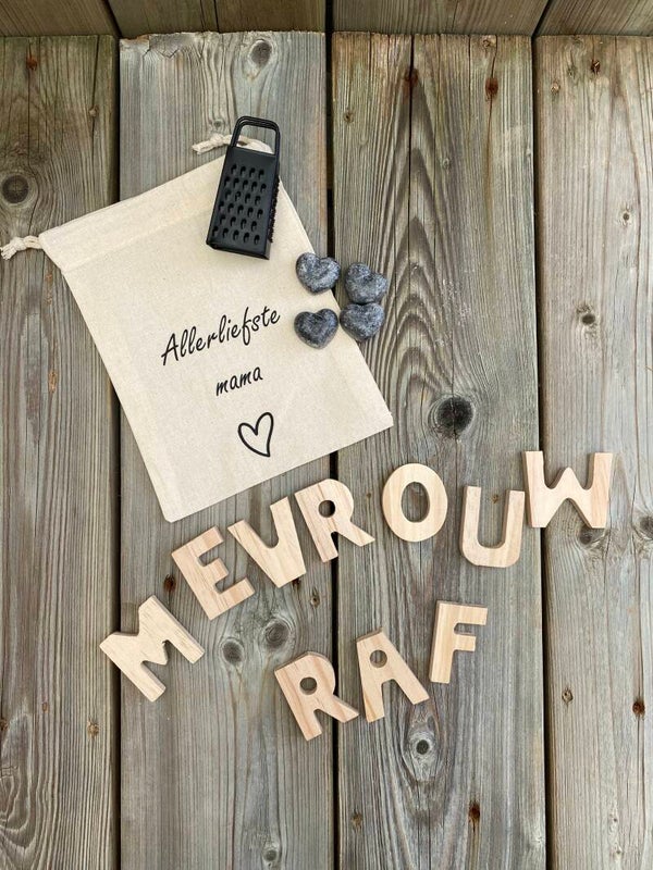 Cadeauzakje ''Allerliefste mama'' + rasp en 4 hartjes amber