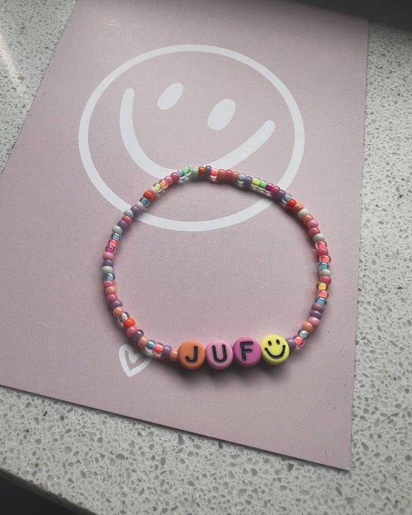 Armbandje juf Colorfull incl. tof kaartje