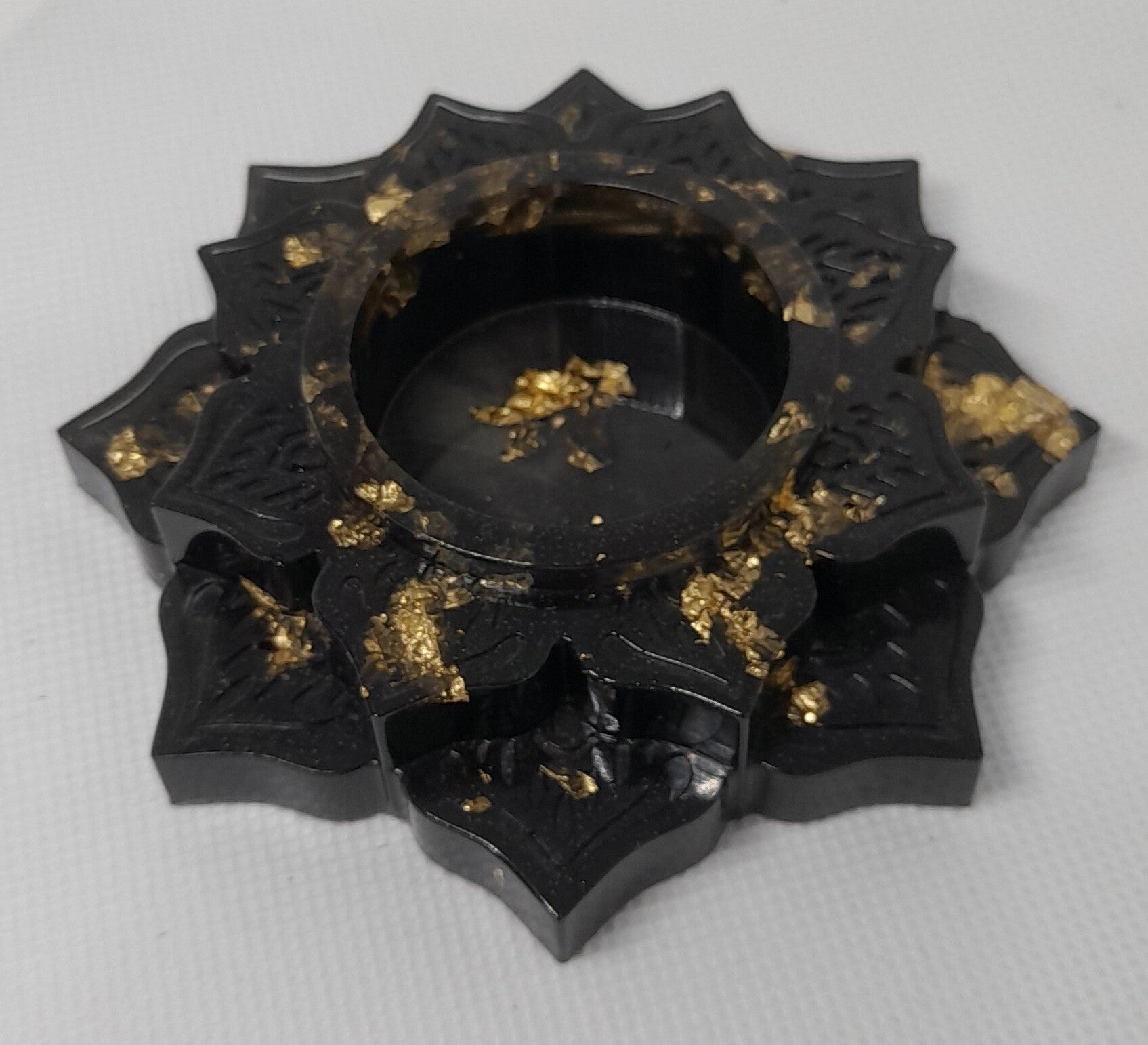 LotusGlow – Epoxy Waxinelichthouder