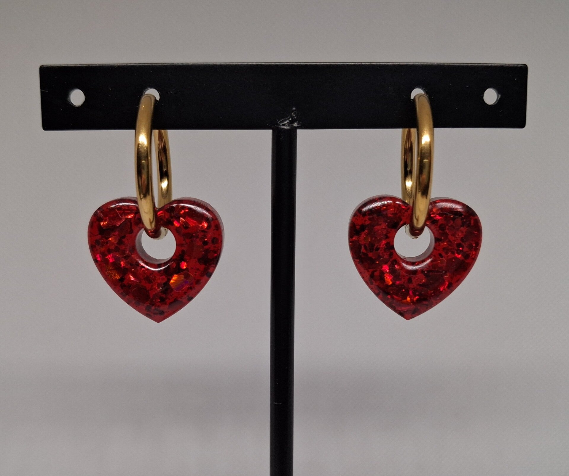 Oorringen 'red sparkling hearts'