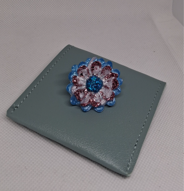 Gedetailleerde bloem broche