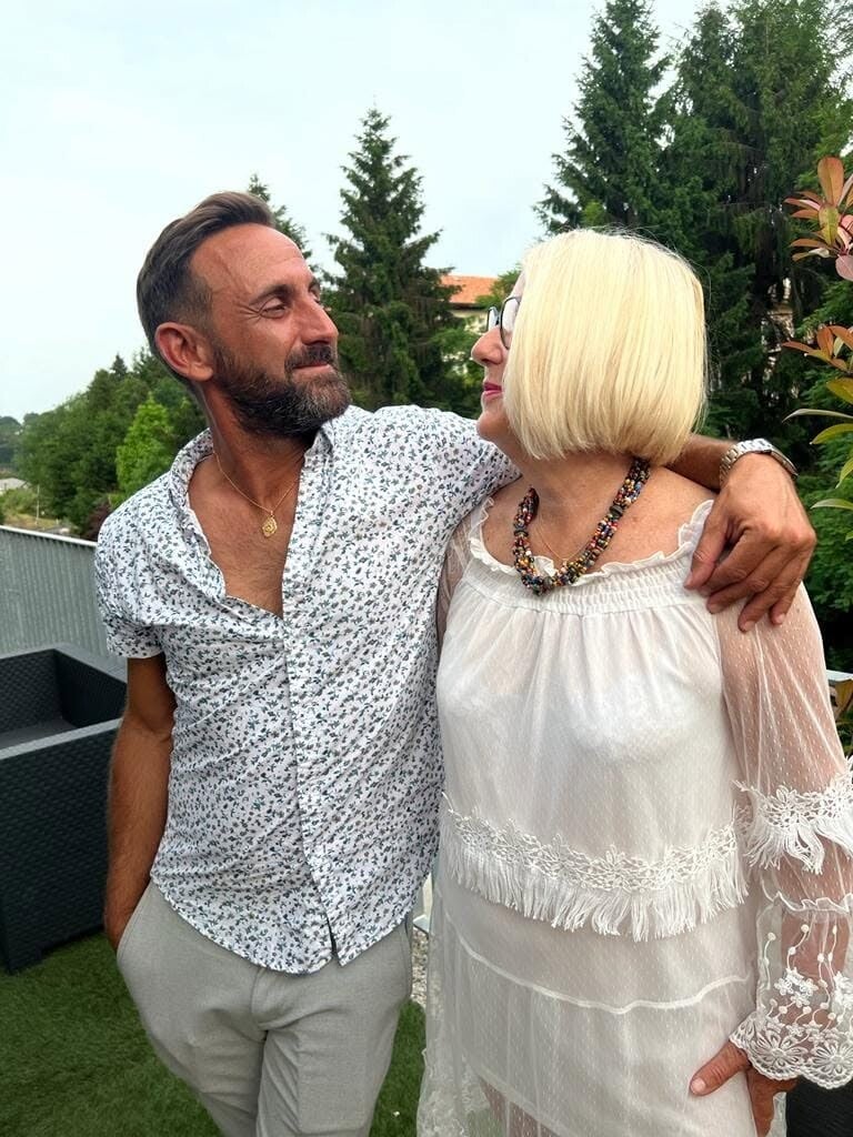 Portrait de Jean-Philippe Servy, auteur des Chroniques de Beaurivage. avec sa mère