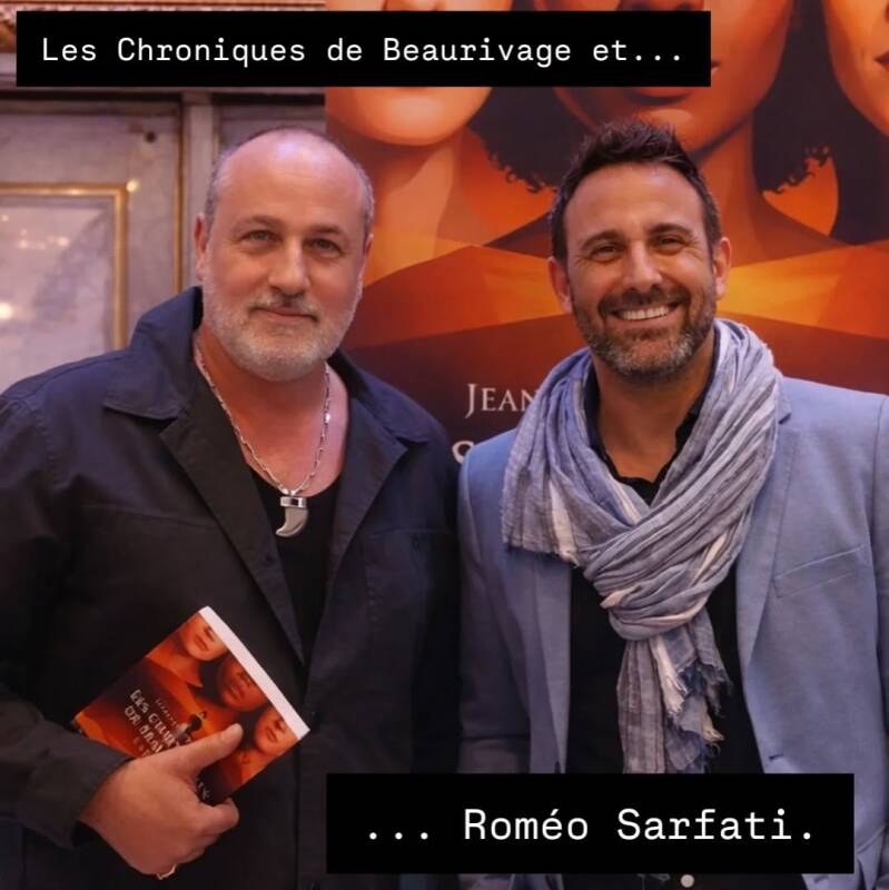 L'auteur Jean-Philippe Servy avec le comédien Roméo Sarfati et la chanteuse Lycia de Goldman Passion lors de l'exposition GEN Feelings Fashion Week pour le roman Les Chroniques de Beaurivage.
