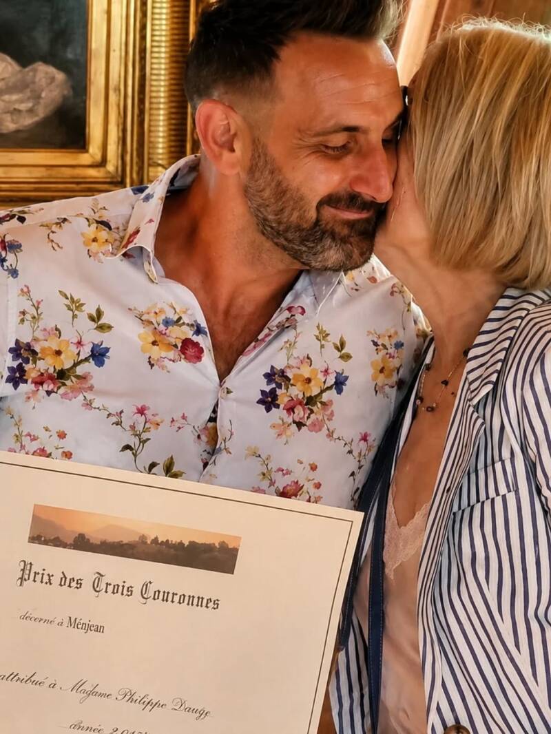 Jean-Philippe Servy reçoit le Prix Littéraire des Trois Couronnes 2026 pour Les Chroniques de Beaurivage à la Villa Arnaga de Cambo-les-Bains.