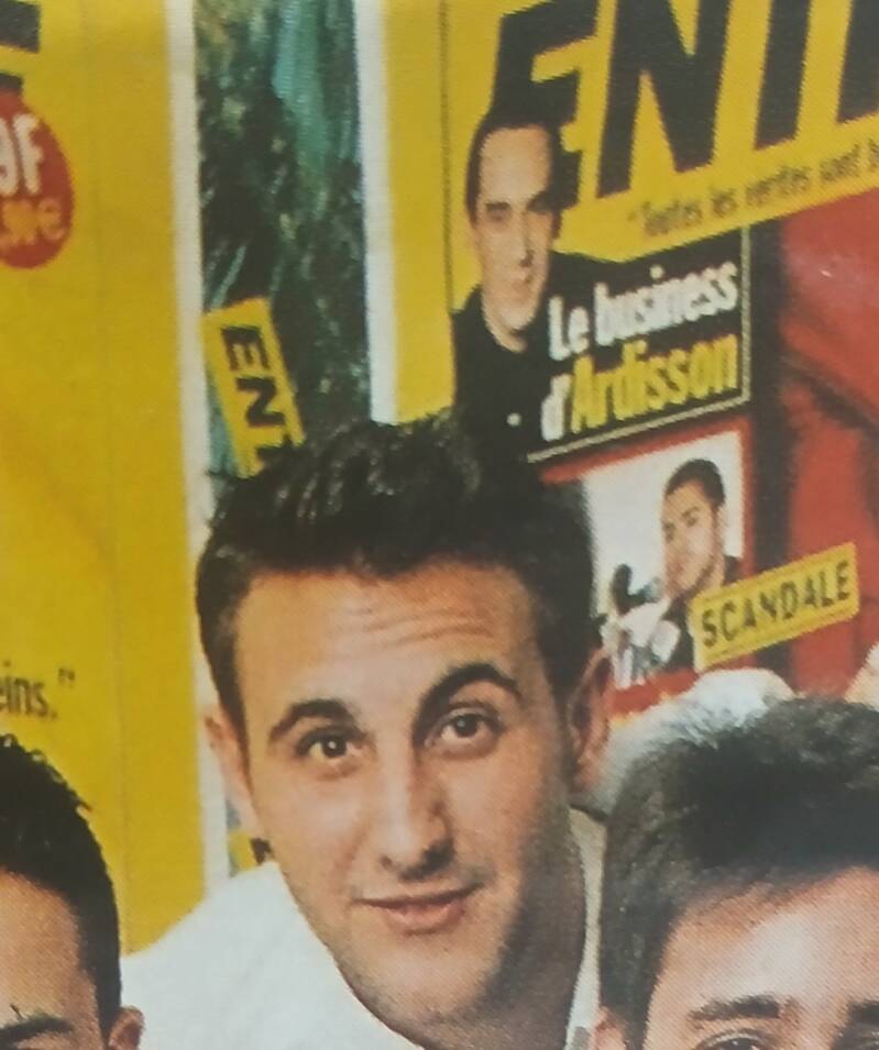 Coulisses de création et inspirations de l'auteur Jean-Philippe Servy pour l'écriture de son thriller Les Chroniques de Beaurivage.. Jean-Philippe Servy, ancien journaliste et chef de rubrique au magazine Entrevue, lors de sa carrière dans les médias nati