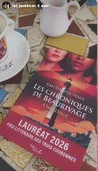 Les Chroniques de Beaurivage – L'Héritage en cours de lecture dans une ambiance cosy, partagé par la bookstagrammeuse Les Paradoxes d'Aurel.