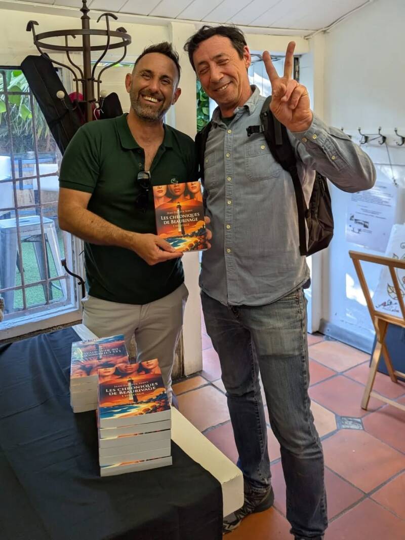 Les Chroniques de Beaurivage de Jean-Philippe Servy, le thriller incontournable de l'été à lire à la plage ou à la piscine. Un véritable succès populaire adopté par les lecteurs dans la France entière, toutes régions confondues.