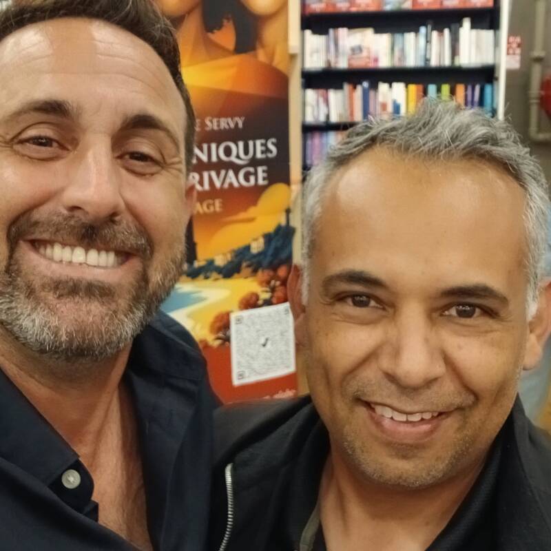 Les Chroniques de Beaurivage de Jean-Philippe Servy, le thriller incontournable de l'été à lire à la plage ou à la piscine. Un véritable succès populaire adopté par les lecteurs dans la France entière, toutes régions confondues.