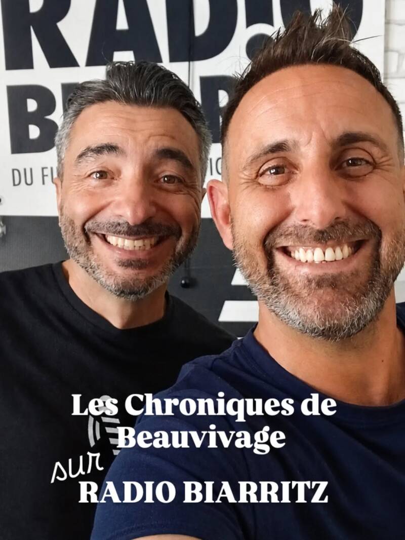L'auteur Jean-Philippe Servy avec Patrick Mari dans les studios de Radio Biarritz pour la présentation de son thriller Les Chroniques de Beaurivage.