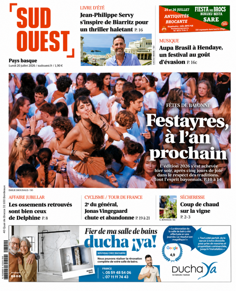 Articles du journal Sud Ouest consacrés au roman « Les Chroniques de Beaurivage » de Jean-Philippe Servy. La couverture du quotidien annonce l'article, tandis qu'une page intérieure présente l'auteur à Biarritz et son thriller psychologique 