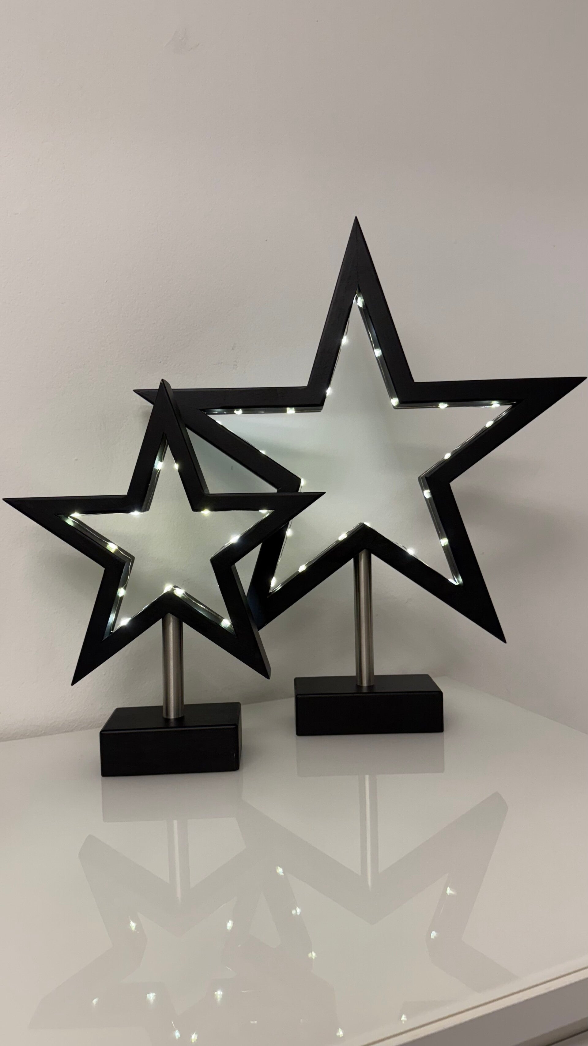 Holzstern Schwarz mit Lichterkette