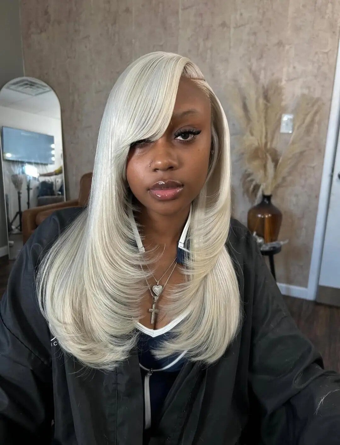 100% human hair wig. 613/ straight cut
