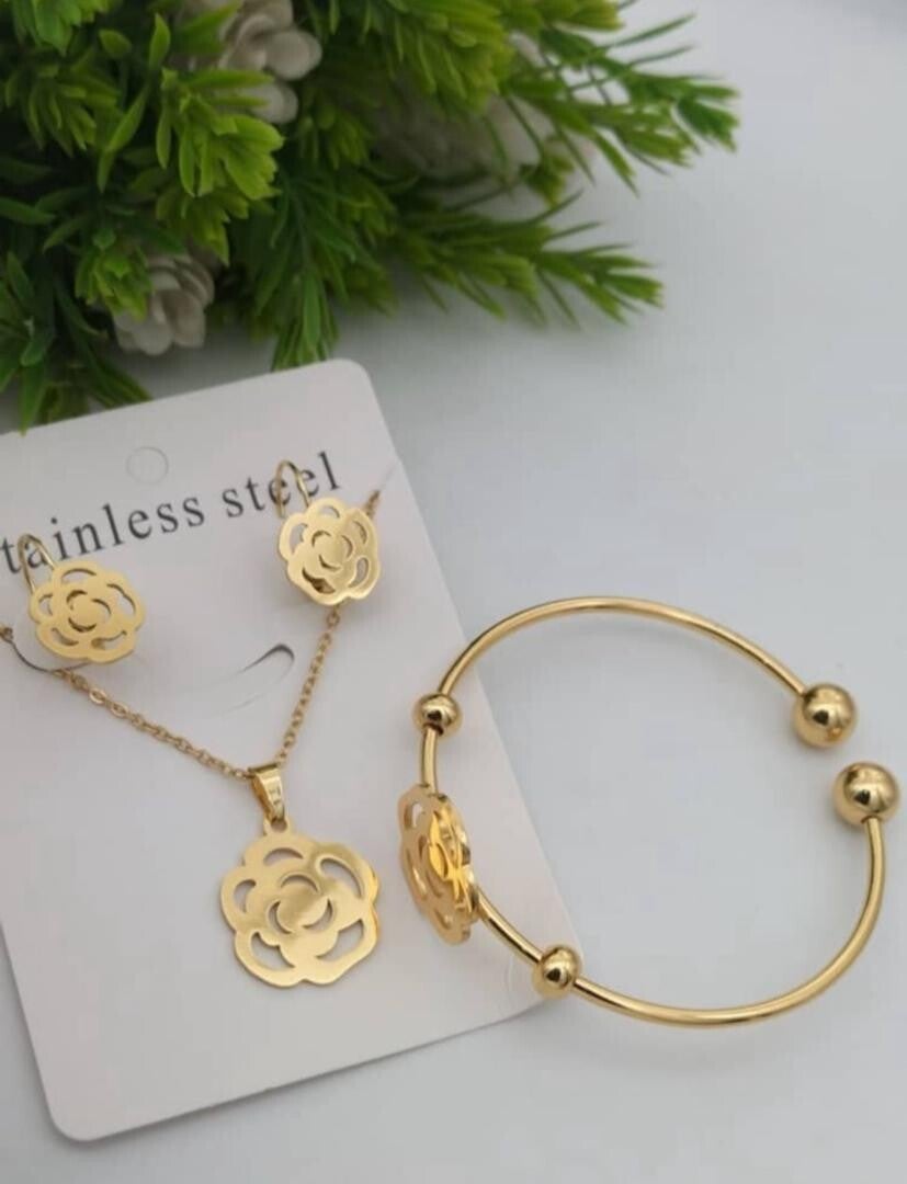 Complete set of jewelries