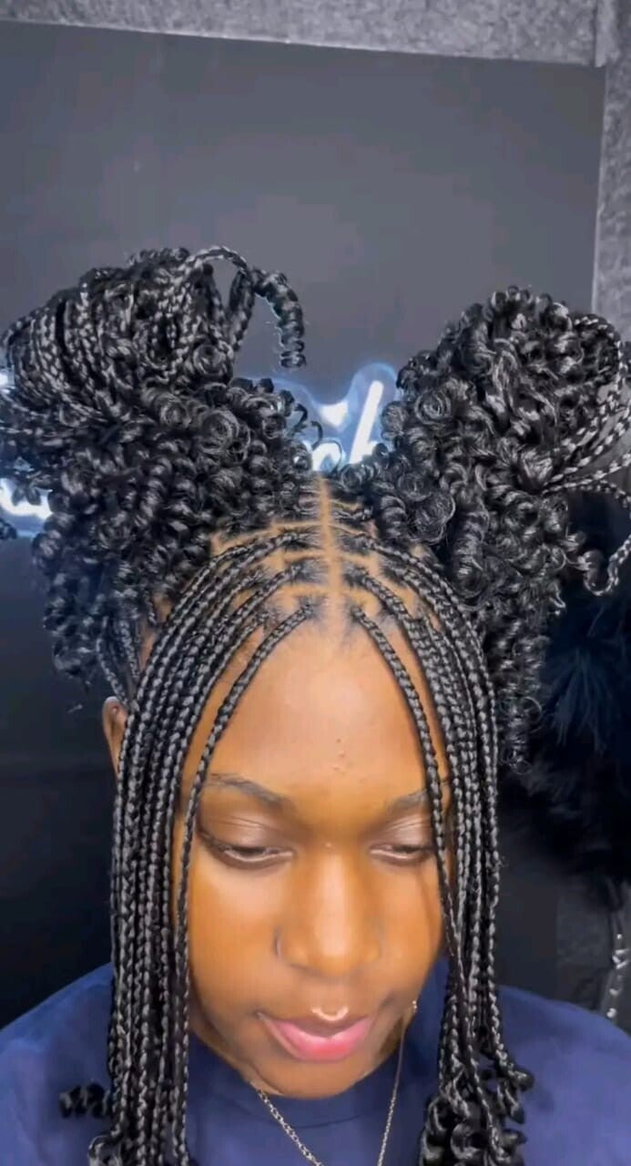 Braids style end with curls