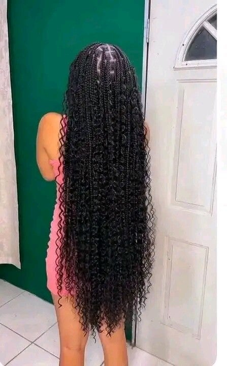 Kotless box braids made with rose curly attachment