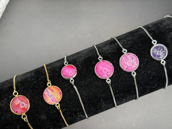 Armschmuck in diversen Farben