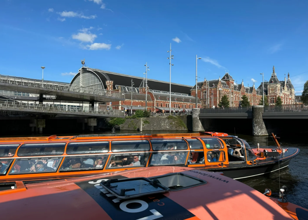 Amsterdam Canal Cruise with Cheese and Wine