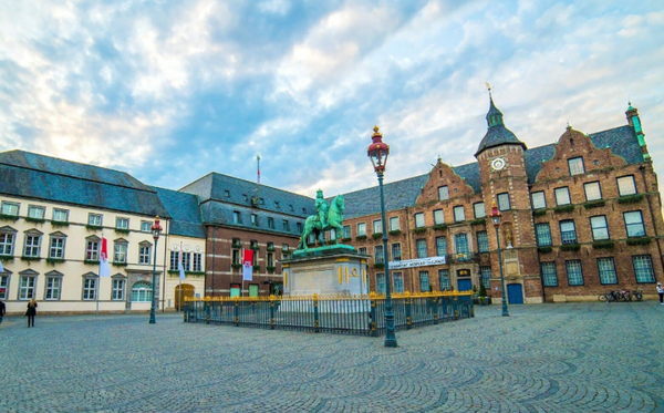 Bus Day Tour to Brussels Belgium Incl. Chocolate Tasting