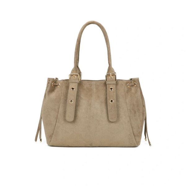 “It girl” bag pre-order