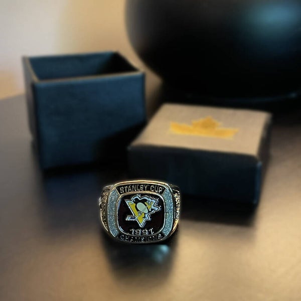 Molson Canadian Pittsburgh Penguins Replica Stanley Cup Ring in Box