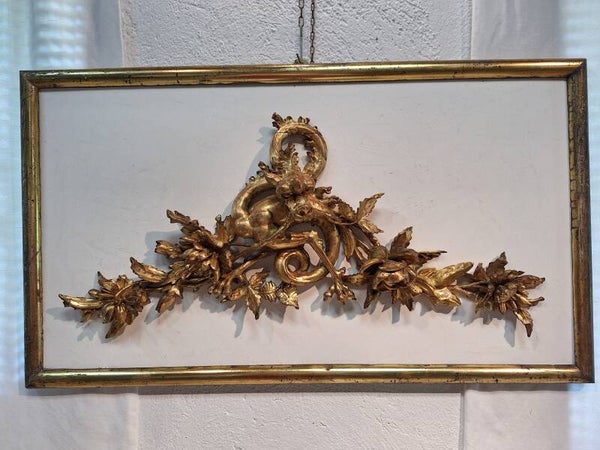 Cod. 2135 Quadro decorativo  composto da scultura dorata rappresentante  drago fine 800
