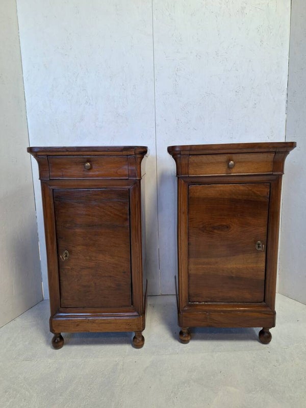 cod. 589 Coppia comodini Cappuccini in noce massello Luigi Filippo lombardi epoca 800'