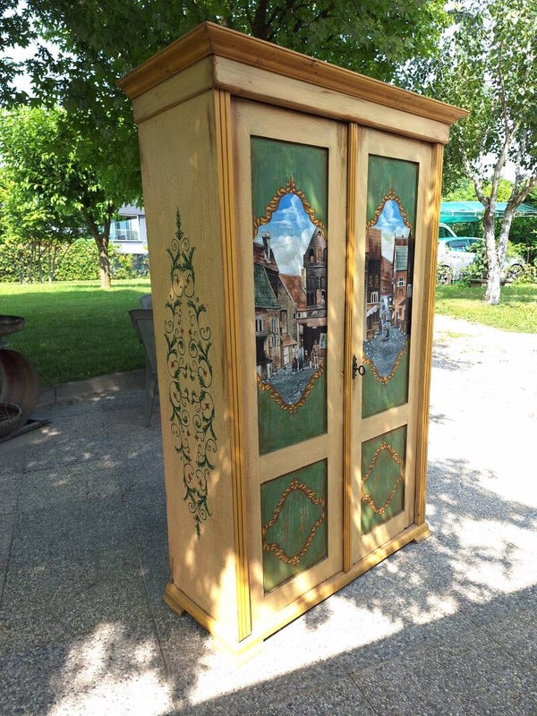 Cod 740 Armadio laccato dipinto epoca 800'