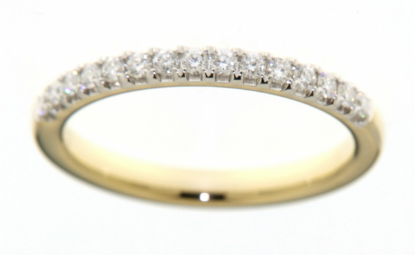 GTD971 14 Karaats gouden rijring bezet met briljant.