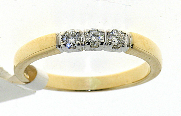 RV073 14 Karaats gouden rij-ring met briljant.