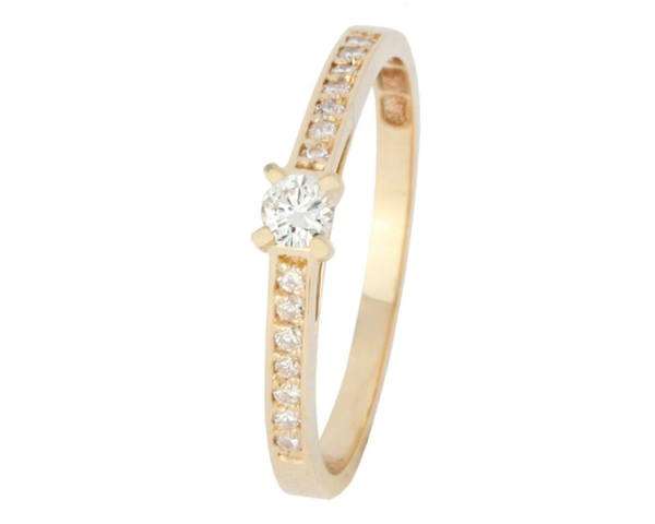 TRI030 14 karaats gouden aanzoeksring bezet met 15 briljant geslepen diamanten.