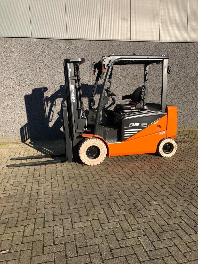 Vorkheftruck van Kooijker van Dieren beschikbaar voor verhuur