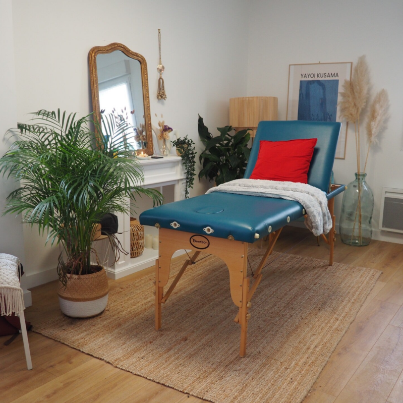 Table de massage et plantes