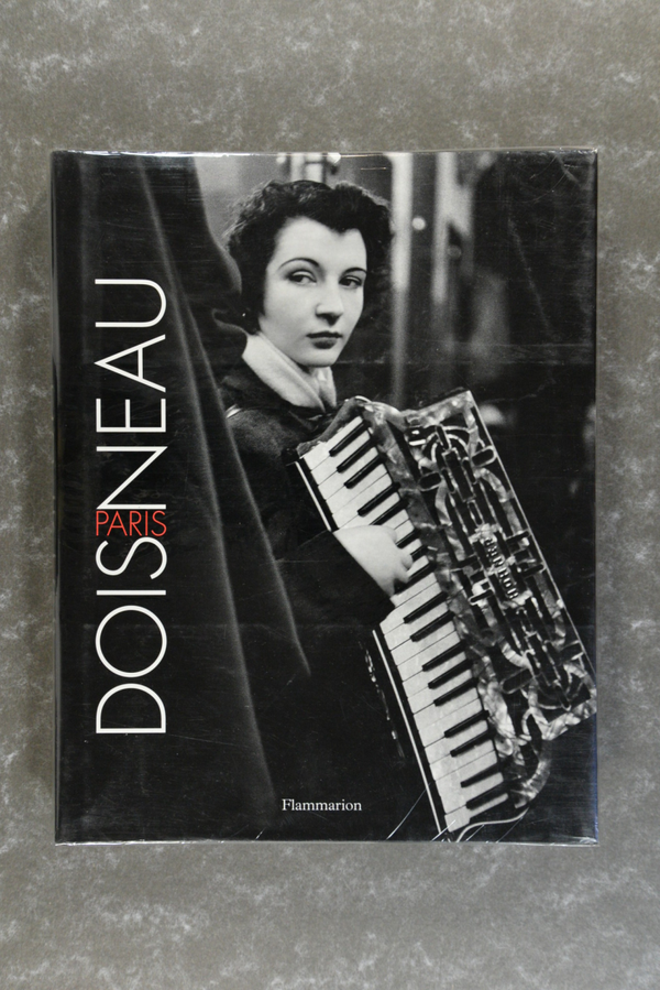 Doisneau,  Robert  -  PARIS                  The Doisneau bible!  XXL-book