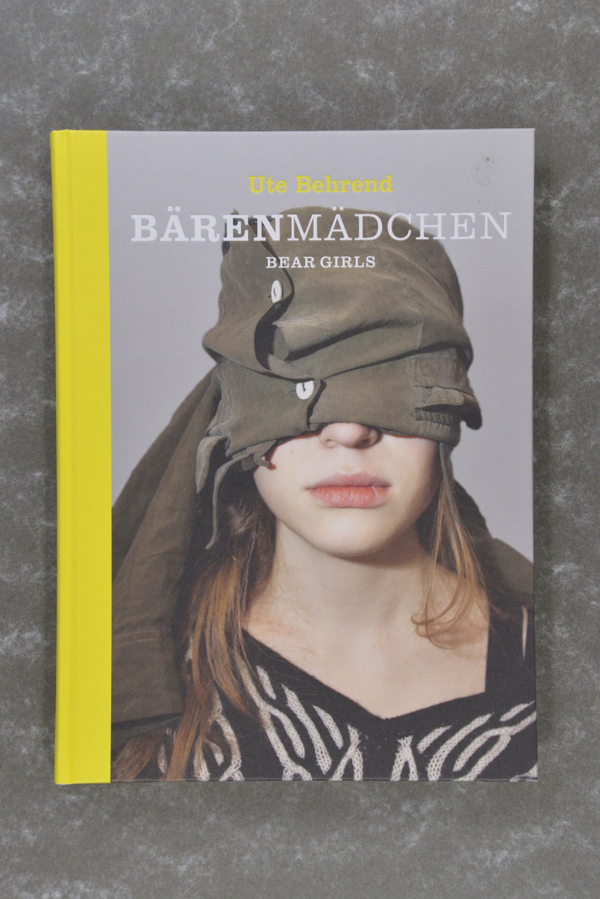 Behrend,  Ute  -  Bärenmädchen / Bear Girls