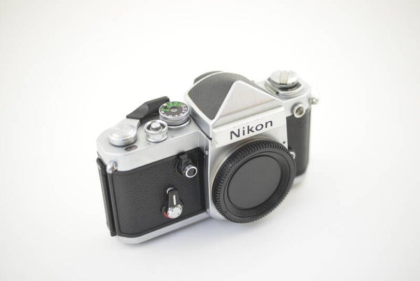 Nikon  -  Nikon F2 body chrome with eye level finder DE-1 ser.nr.7633853