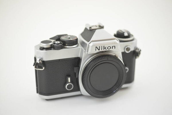 Nikon  -  Nikon FE chrome body ser. nr. 3894004  as is
