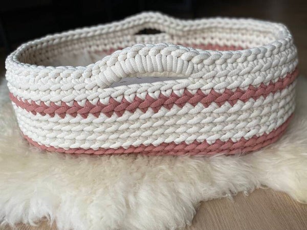 Vlinderlicht:  Vlinderlicht 30 cm, 45 cm ,60 cm  en 78 cm is een lichte, open mand waarin je kindje liefdevol mag rusten.