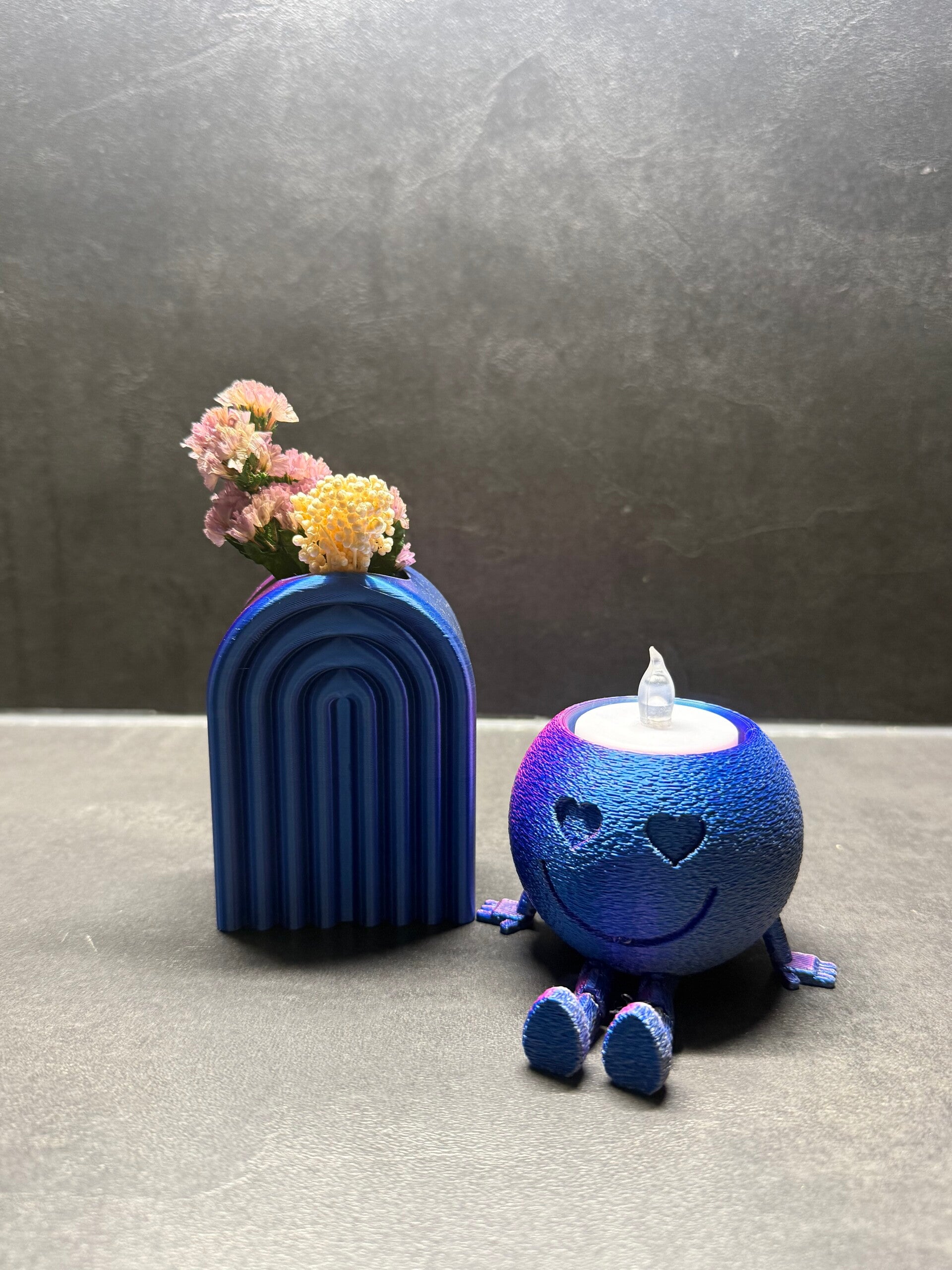 Smiley mit Teelicht und Regenbogenvase