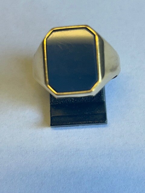 14 KARAAT GOUDEN LAGENSTEEN RING