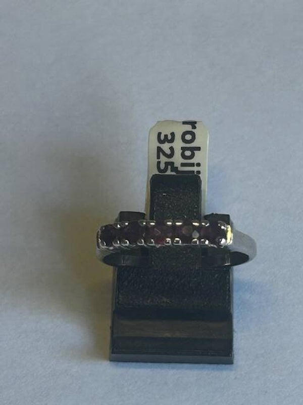 14 KARAAT WITGOUDEN RING ROBIJN