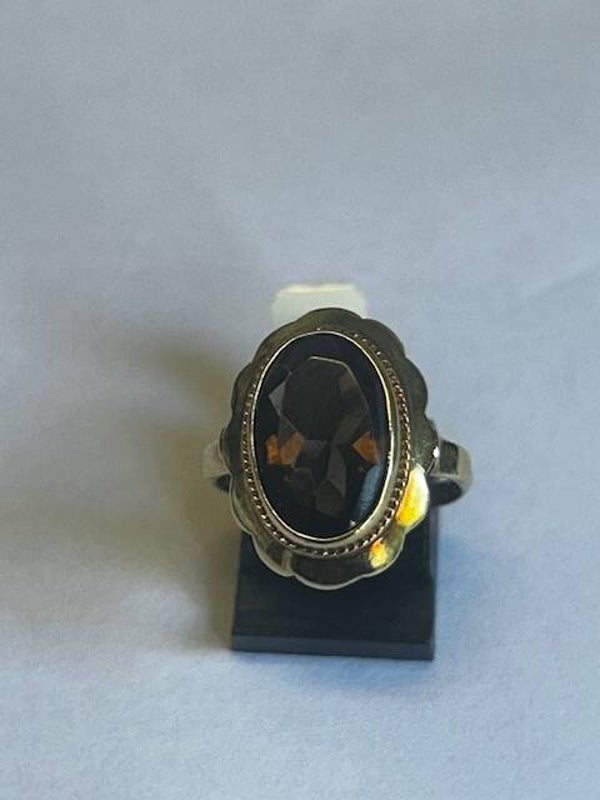 14 KARAAT GOUDEN RING MET ROOKQUARTS