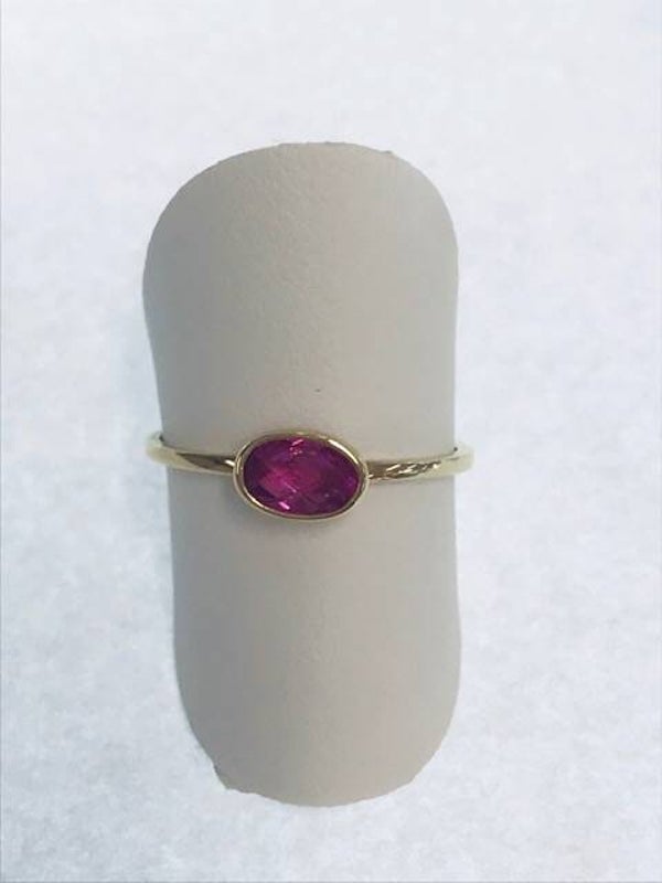 ZIRG-103 Goud ring met synt .kleursteen FUCHIA