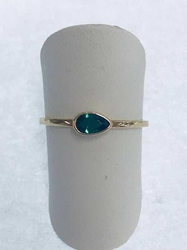 ZIRG-18 Goud Ring synt.kleursteen