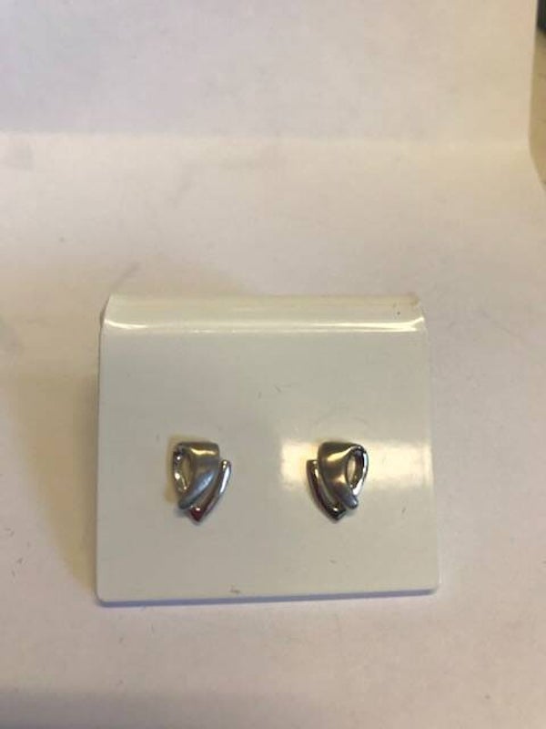 ZIOG-08  WITGOUDEN OORKNOPPEN