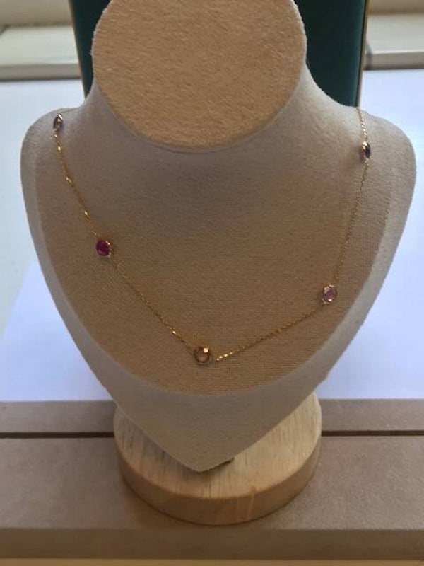 ZICG-32 GOUD COLLIER MET KLEURSTEENTJES