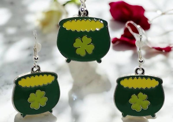 Silver Pot of Gold with Shamrock Earrings & Necklace Set – St. Patrick’s Day Edition