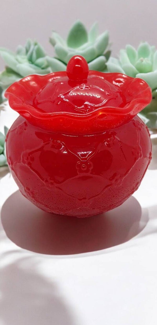 Red Fringe Trinket Pot with Diamond-Shaped Lines and Tiny Flower Tops for Decor