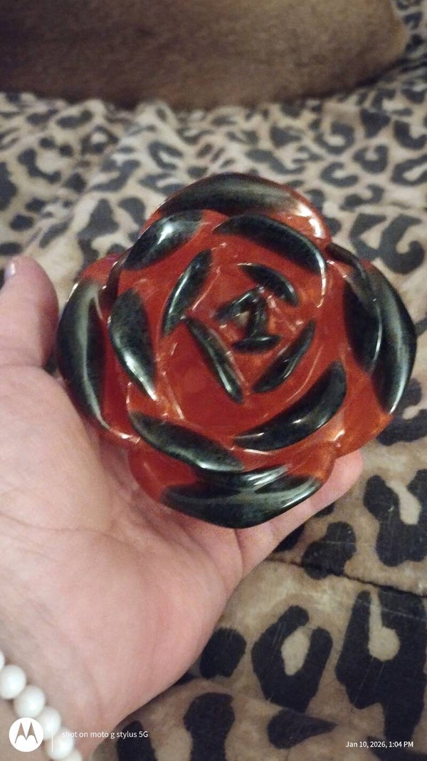 🌹 Red Rose Trinket Box with Black Tips – Resin 🌹