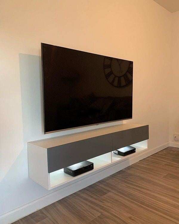 Mueble para TV moderno gris con almacenamiento
